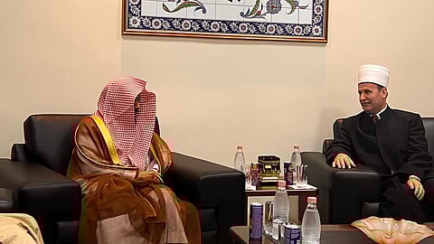 إمام المسجد الحرام عبدالله الجهني يلتقي رئيس المشيخة الإسلامية بألبانيا بويار سباهيو
