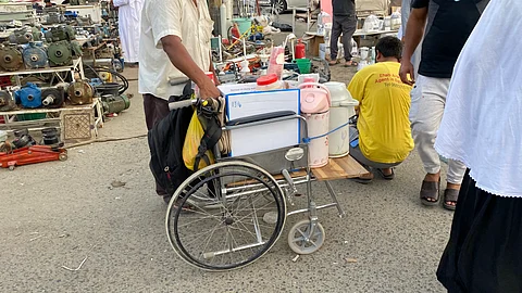 الباعة الجائلين في حراج المعيصم بمكة