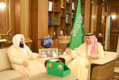 أمير جازان يُدشن الحملة التوعوية "عليكم بسنتي"