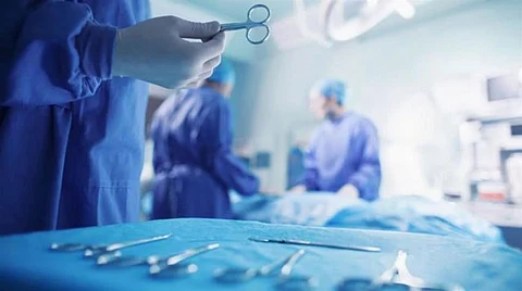 استئصال ورم في الدماغ يُعيد الحركة لمصابة بالشلل في الهفوف