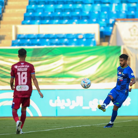 أبها يعبر محطة الفتح ويتصدر دوري الرديف