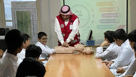 الهلال الأحمر يحاضر عن حالات الاختناق والغصة بمدرستين بجدة