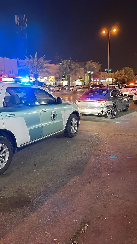 "فيديو قيادة المركبة دون الجلوس على المقعد".. "مرور الرياض" يُطيح بالمخالف