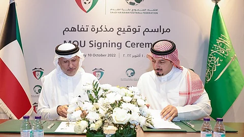 ياسر المسحل وعبدالله الشاهين يوقعان الاتفاقية