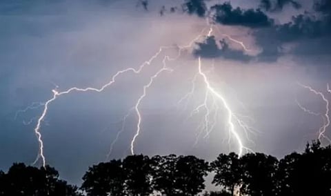 وفاة 5 أشخاص جرّاء صواعق رعدية شهدتها جازان مساء أمس