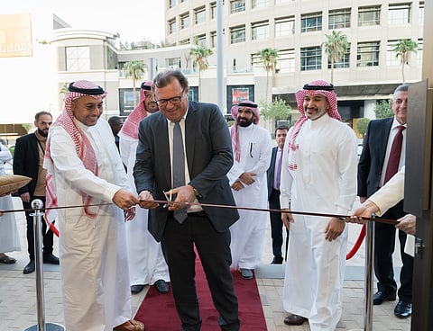 تيري ستيرن والمهندس محمد الطيب يطلقان بوتيك ساعات باتيك فيليب بالرياض