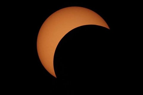 "فلكية جدة": كسوف جزئي للشمس مشاهد بسماء المملكة.. اليوم