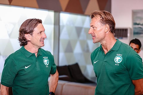 تشكيلة "رينارد" تضم 32 لاعبًا.. "الأخضر" يطير إلى الإمارات