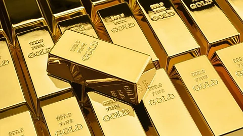انخفاض عقود الذهب في التعامل الفوري إلى 1660.90 دولار للأوقية