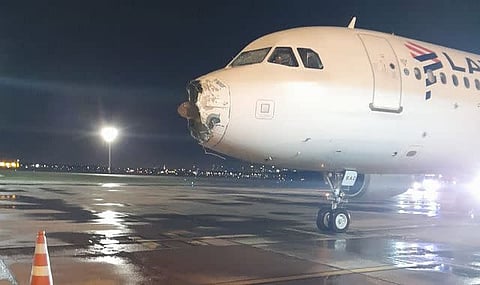 رعب في سماء باراجواي.. شاهد أغرب نهاية لعاصفة رعدية تضرب طائرة ركاب