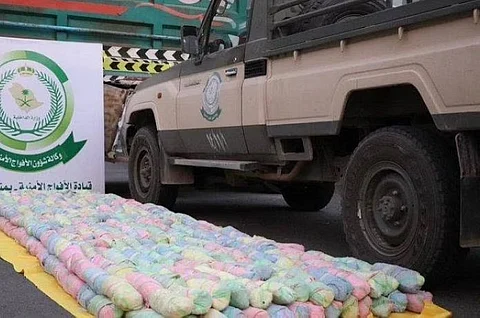 الأفواج الأمنية لجازان تقبض على شخص لتهريبه 176 كجم قات