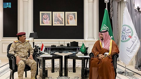 وزير الدفاع الأمير خالد بن سلمان يلتقي الفريق الركن محسن محمد الداعري