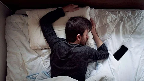 دراسة: طريقة النوم قد تكون "أقوى مؤشر" على وقت الوفاة