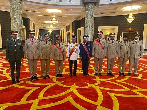 ملك ماليزيا يمنح وسام "القائد الشجاع" لرئيس هيئة الأركان العامة