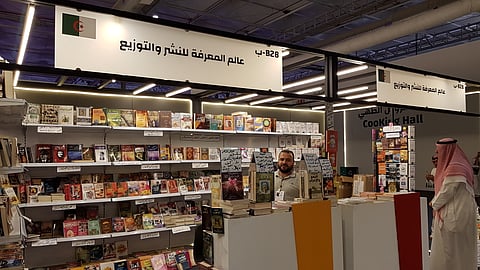 الأسباب مختلفة.. لماذا تُبادر دور النشر المشاركة في "كتاب الرياض" لتقديم تخفيضات؟
