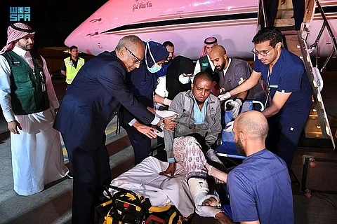 إنفاذَا لتوجيهات الملك.. وصول مصابي الحادث الإرهابي في أحد فنادق مقديشو إلى المملكة لتلقي العلاج