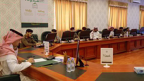 محافظ الليث عمران الزهراني يرأس اجتماع لجنة الدفاع المدني بالمحافظة
