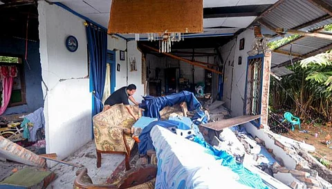 ارتفاع ضحايا زلزال إندونيسيا إلى 44 قتيلاً وإصابة 300