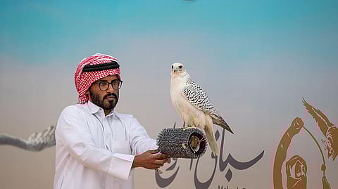 نادي الصقور يتوج الفائزين بشوط فئة "جير قرموشة قرناس" في سباق الملواح