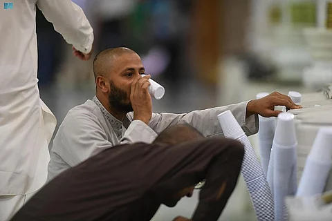 إدارة السقيا بالمسجد النبوي توزع أكثر من 2.265.128 عبوة ماء زمزم