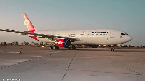 دخول سرب من الطيور أحد محركات الطائرة أثناء استعدادها للإقلاع من مطار عدن