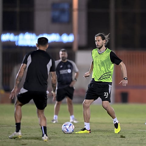 مع ختام تدريب اليوم.. مدرب الشباب يمنح اللاعبين إجازة