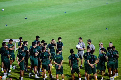 الخليج يعاود تدريباته تأهبًا لاستئناف النشاط الكروي بعد توقف طويل