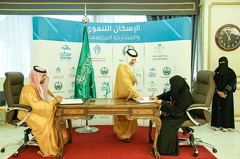 أمير الشرقية يُسلم عددًا من الوحدات السكنية لمستفيدي الإسكان التنموي