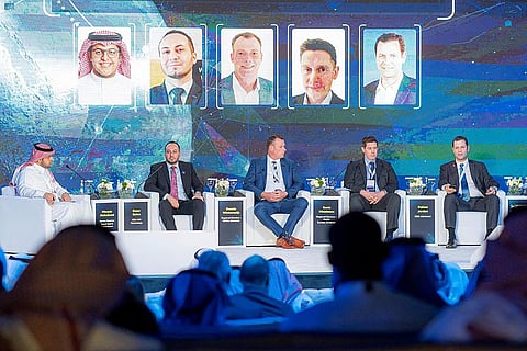 بحضور دولي تجاوز 3 آلاف شخص .." الاتصالات والفضاء" تختتم فعاليات المنتدى الدولي للشبكات غير الأرضية