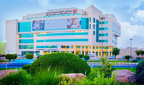 عملية منظار دقيقة تُنقذ حياة عشرينية مصابة بهزال حاد بمستشفى الدكتور سليمان الحبيب