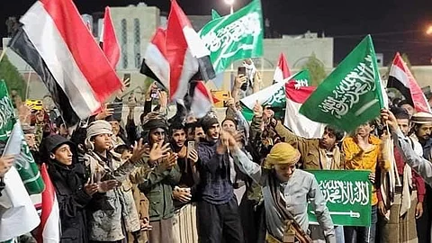 احتفالات الأشقاء اليمنيين بفوز المنتخب السعودي