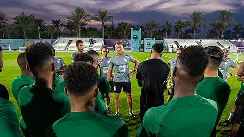 تحضيرًا لموقعة "الأرجنتين" في كأس العالم.. "الأخضر" يدشن تدريباته في ملعب منتجع سيلين