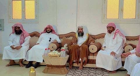 إمام وخطيب مسجد قباء يزور مكتبتي "المدخلي" و"النجمي" بصامطة