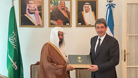 السفير السعودي بالأرجنتين يشيد بجهود "الشؤون الإسلامية" في إيضاح رسالة ومنهج المملكة