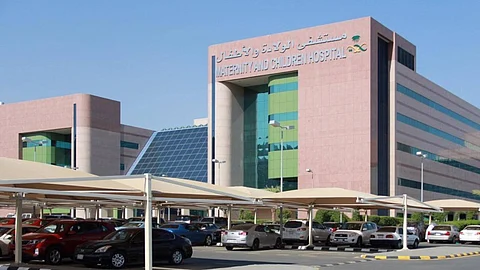 أطباء مستشفى الولادة والأطفال بمكة ينقذون فتاة من نزيف دماغي حاد