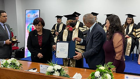 "حنان الحكمي" أول سعودية تحصل على دبلوم "المرأة والحوكمة"