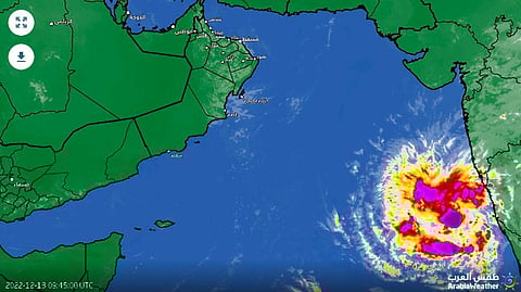 "مندوس" وأمطارها الغزيرة.. هل ستؤثر على المنطقة خلال الـ 48 ساعة القادمة؟