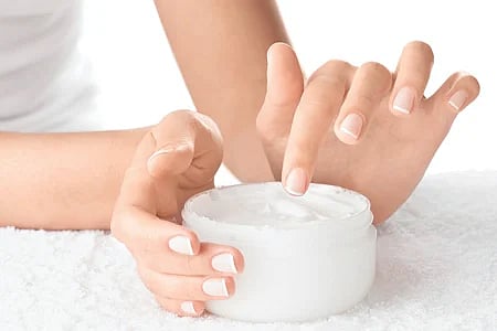 تحذير للنساء عنوانه "كريمات التجميل".. أمريكية تفقد بصرها بفعل الزئبق!