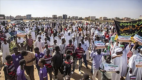 الأمن السوداني يطلق الغاز على متظاهرين احتشدوا في الذكرى الرابعة للإطاحة بـ"البشير"