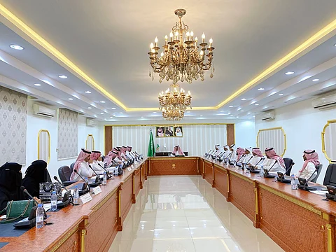 بحضور مديري ورؤساء إدارات حكومية.. محافظ شرورة يرأس اجتماع المجلس المحلي