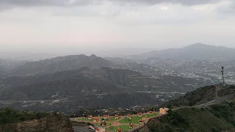 سلسلة جبال منجد بـ"هروب جازان".. طبيعة ساحرة تنشد مرافق ترفيهية وتطويرًا