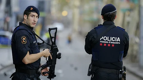 السفارة الأمريكية في إسبانيا تتلقّى طردًا مفخّخًا