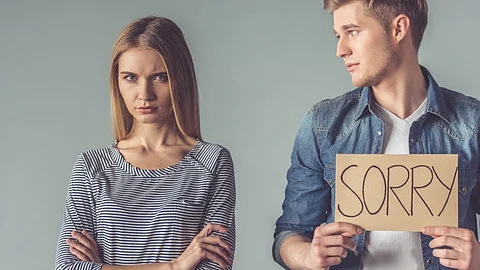 لا تقل "آسف" واستبدلها أثناء العمل.. 3 سيناريوهات لتتفادى المواقف الصعبة!