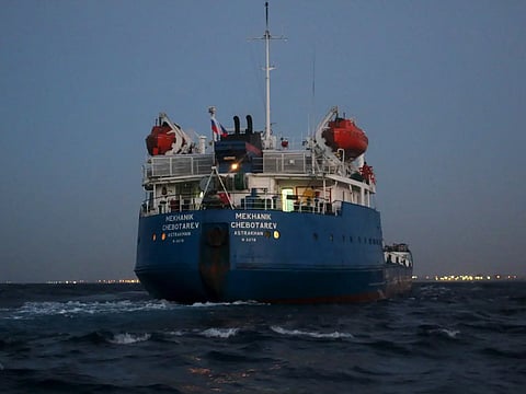 الاتحاد الأوروبي يحدد سقف النفط الروسي عند 60 دولاراً