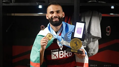 تياغو مايا لاعب نادي فلامنغو البرازيلي