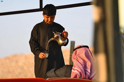 "شبّة النار" وقهوة وأحاديث.. رحلات البر بعرعر تجذب متنزهي عطلة الأسبوع
