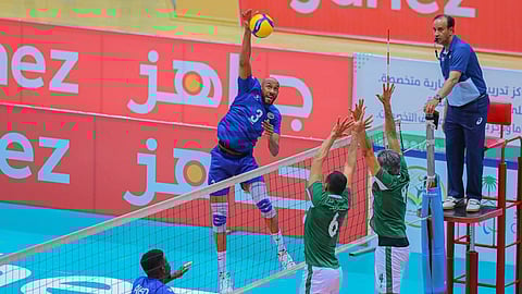 جانب من منافسات دوري الكرة الطائرة