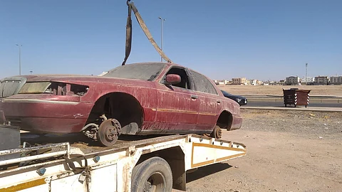 لتحسين المشهد الحضري.. "أمانة تبوك" تزيل أكثر من 700 سيارة تالفة