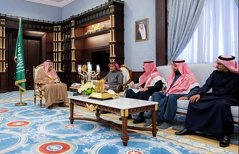 أمير الباحة يوجّه بسرعة إنجاز تطوير مطار الملك سعود