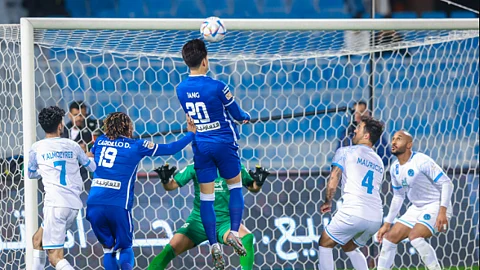الهلال يُضيِّق الخناق على ثنائي المقدمة بثلاثية الباطن